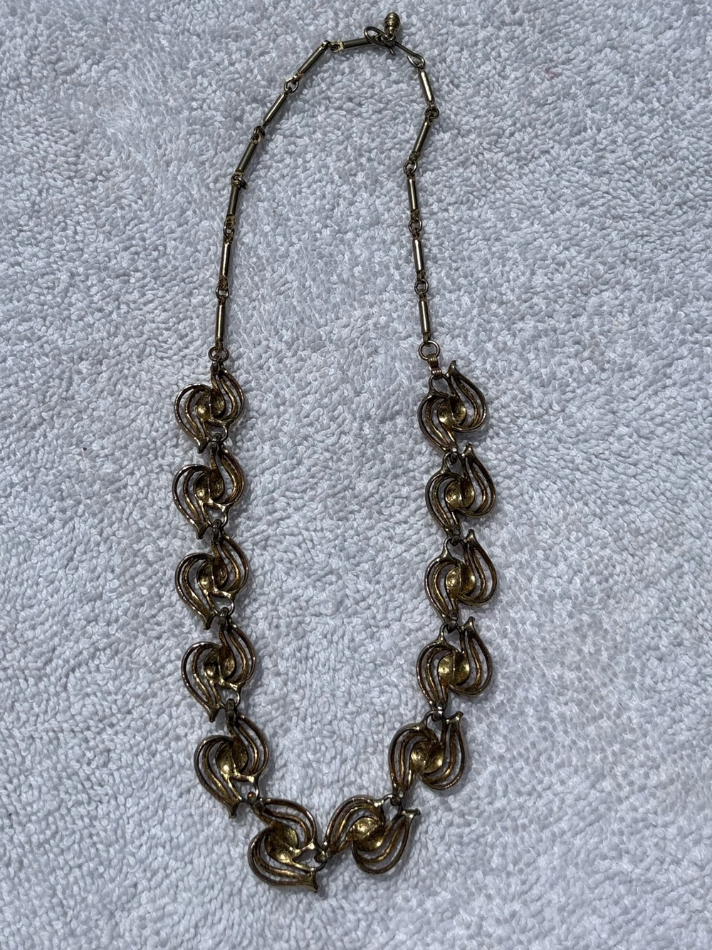 Vintage 50’s 60’s Gold-tone Choker Swirled Scroll Pattern Necklace